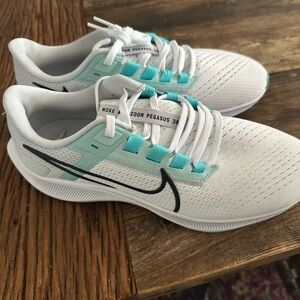 Nike Air zoom pegasus 38 - 8.5 NEW